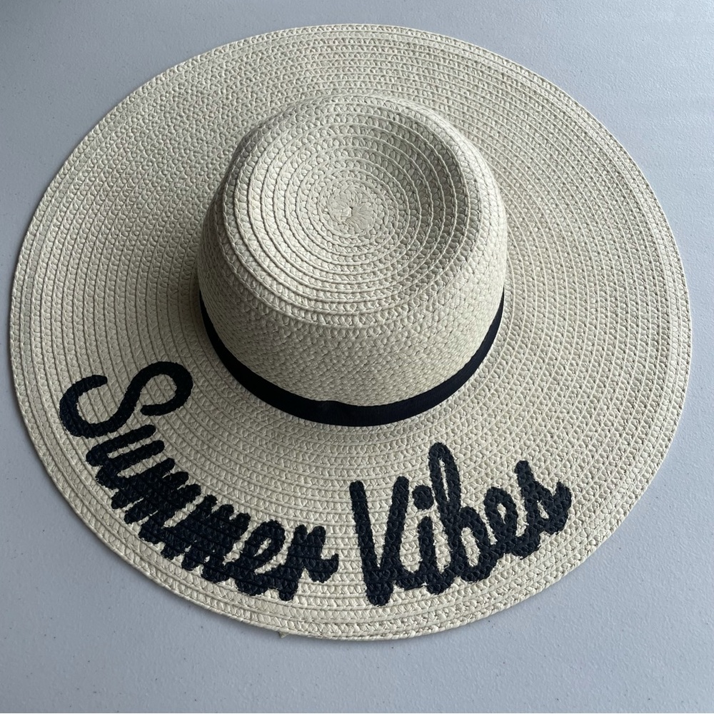 NWOT Summer Vibes Straw Sun Hat